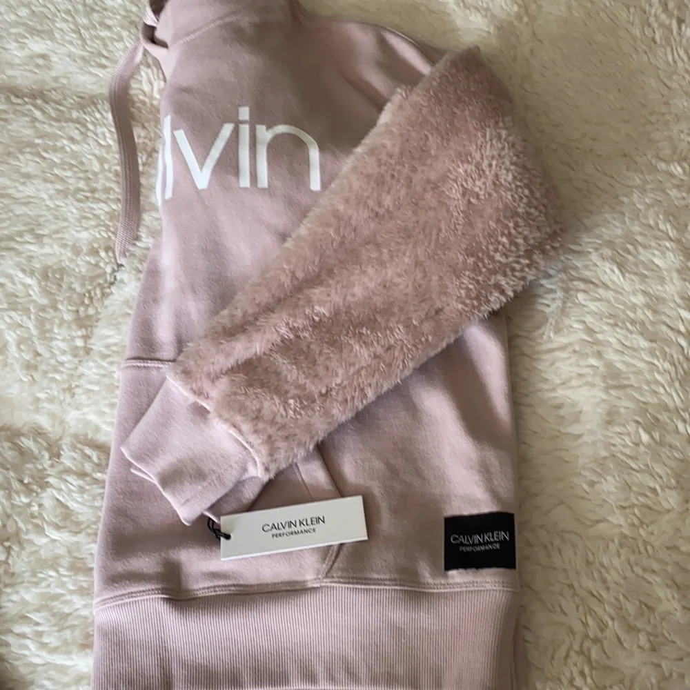 Calvin Klein - Picture 6 of 7